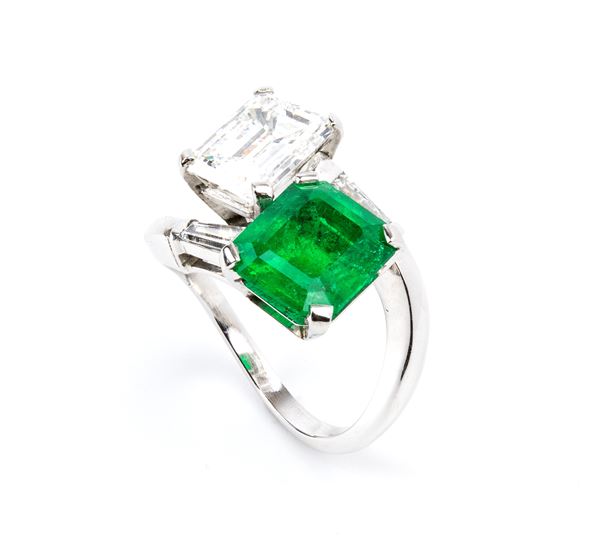 Colombian emerald diamond gold ring 