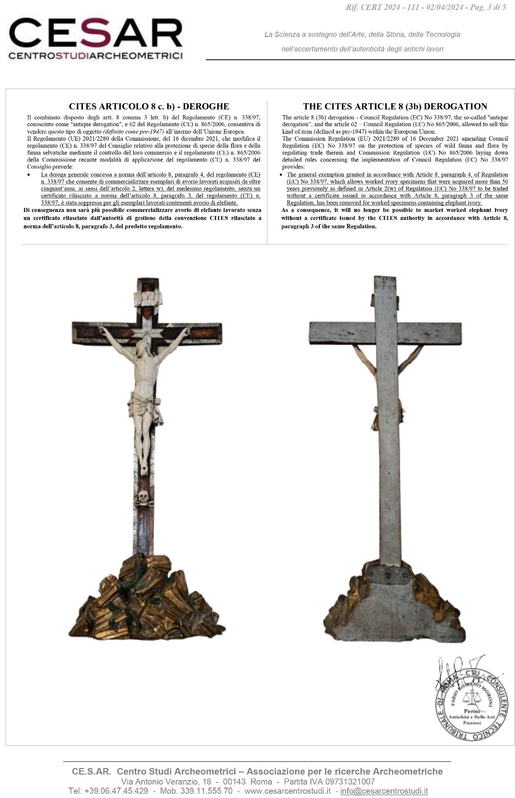 Crocifisso in avorio di elefante su croce in tartaruga e madreperla