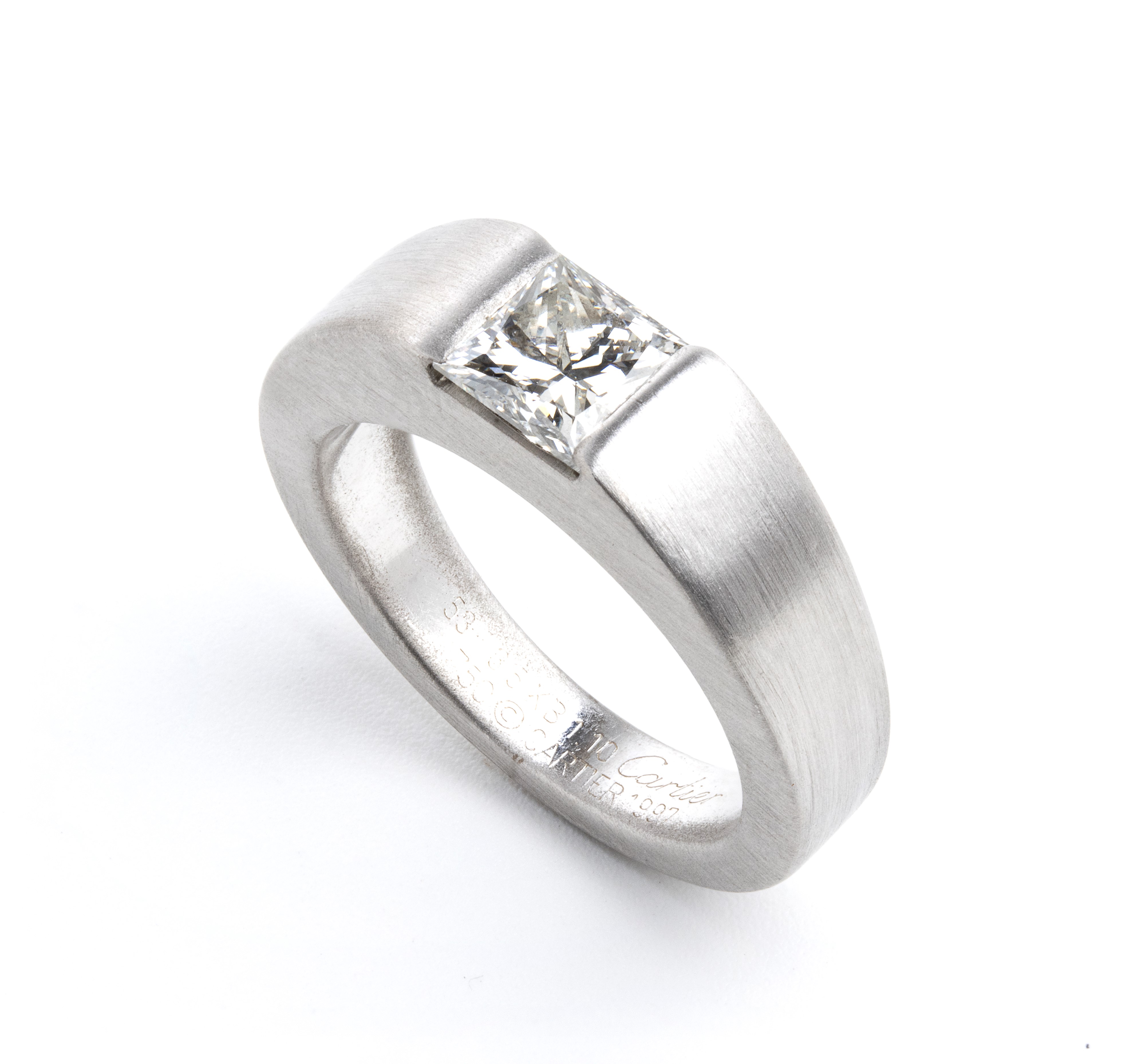 Anello solitario in oro bianco