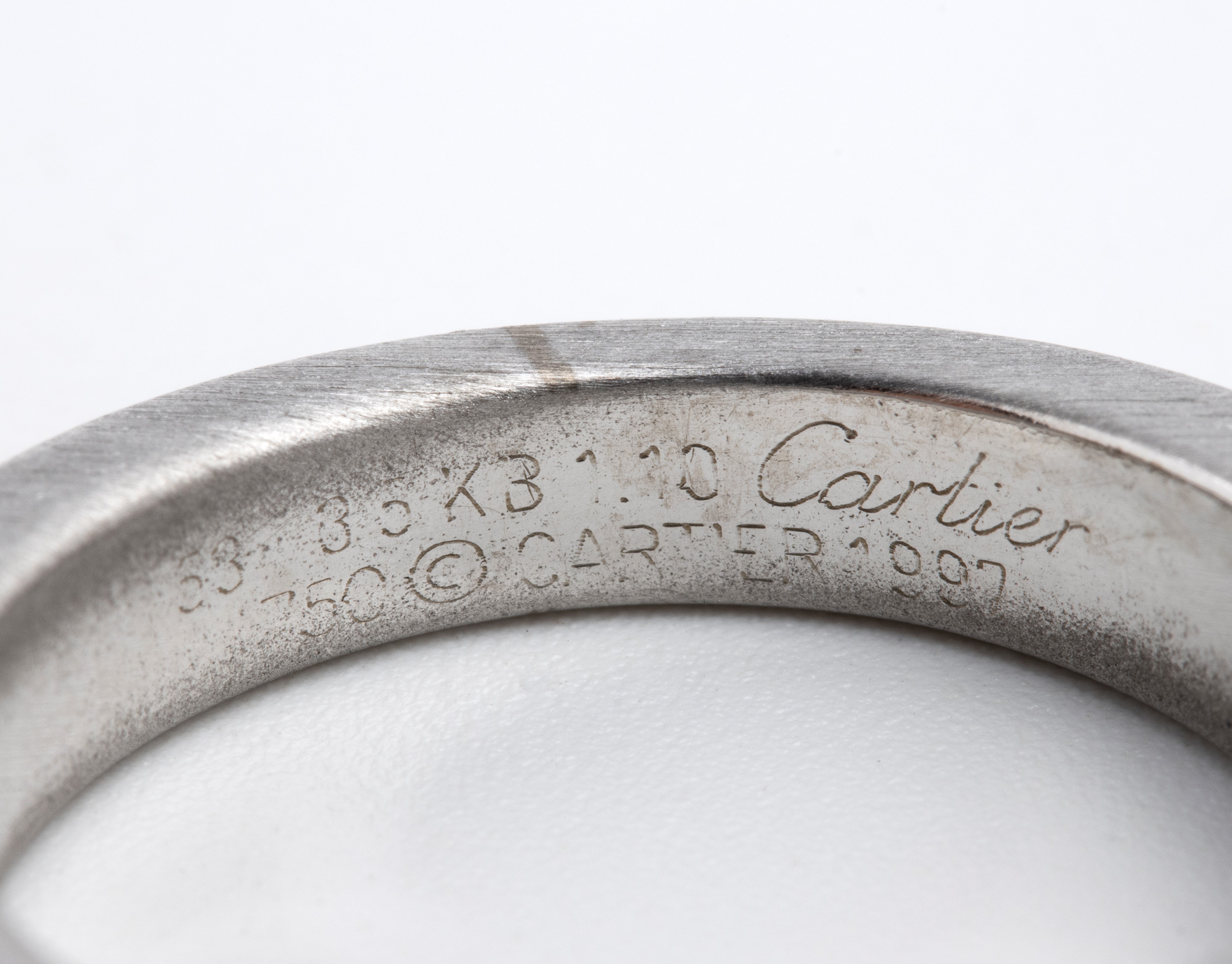 Anello solitario in oro bianco