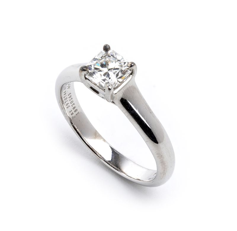 Collezione Tiffany True®: anello in platino con diamante