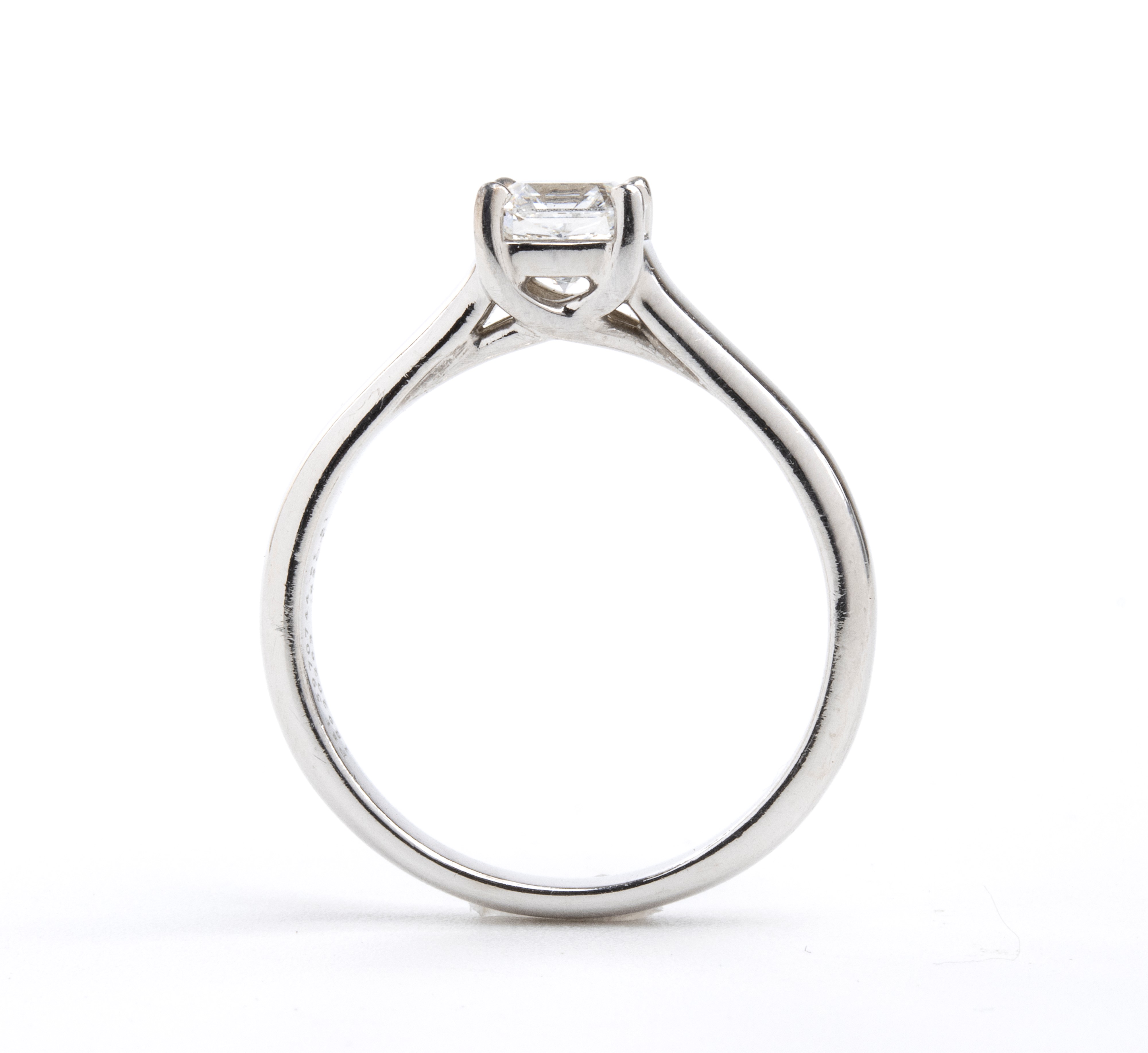 Collezione Tiffany True®: anello in platino con diamante