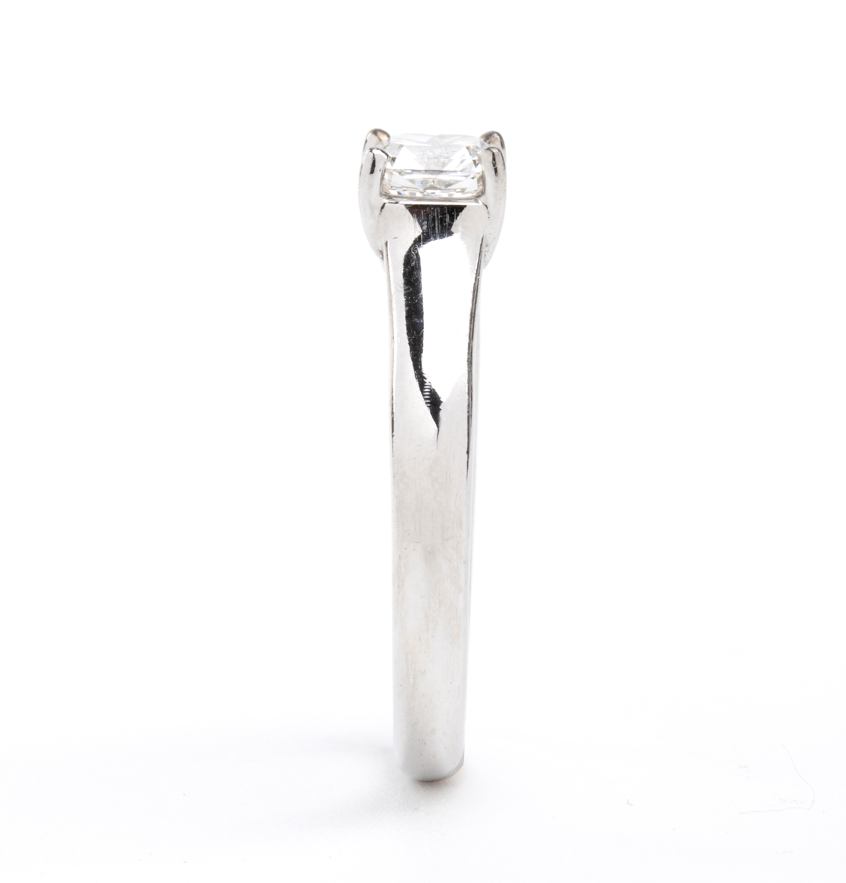 Collezione Tiffany True®: anello in platino con diamante