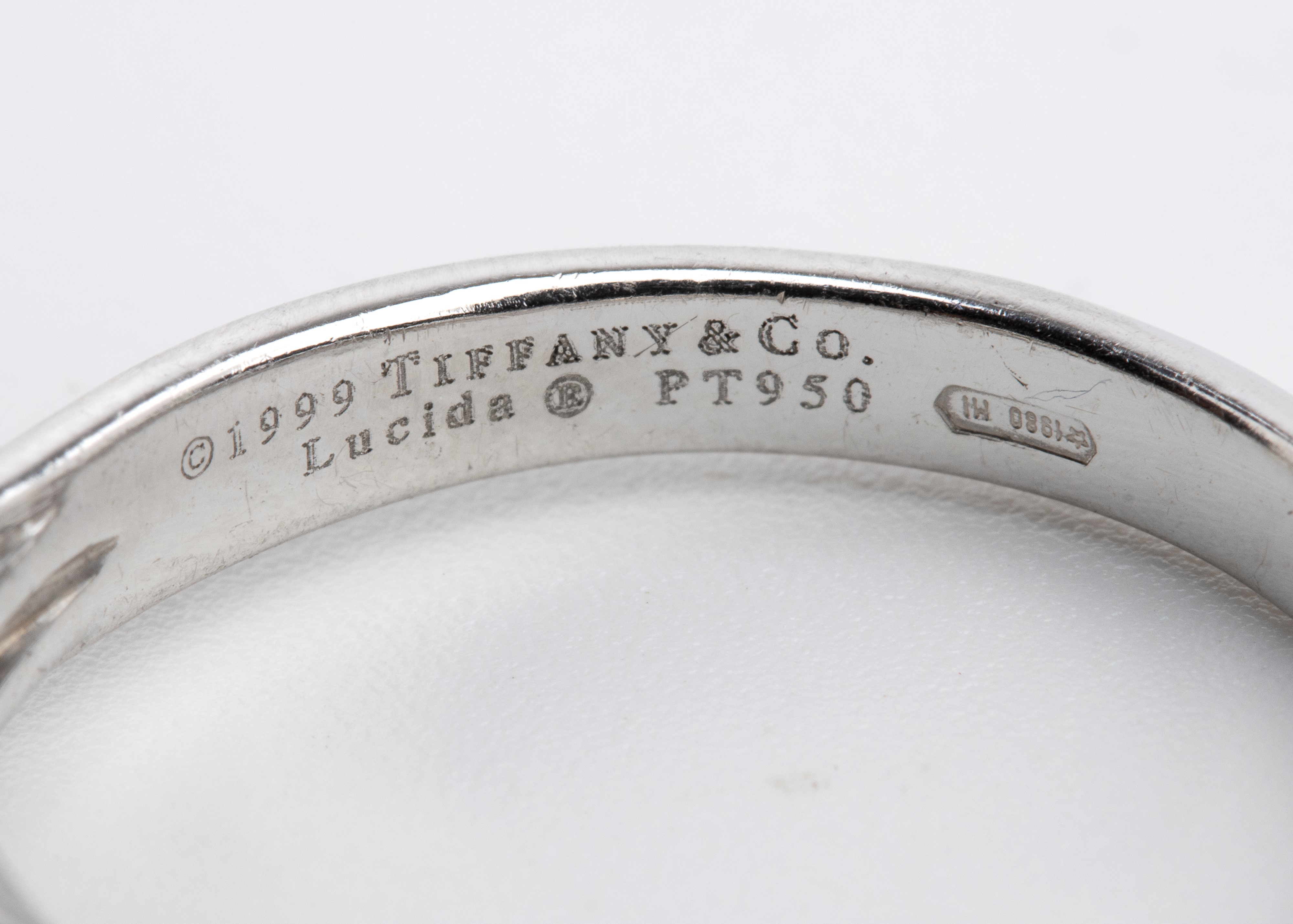 Collezione Tiffany True®: anello in platino con diamante