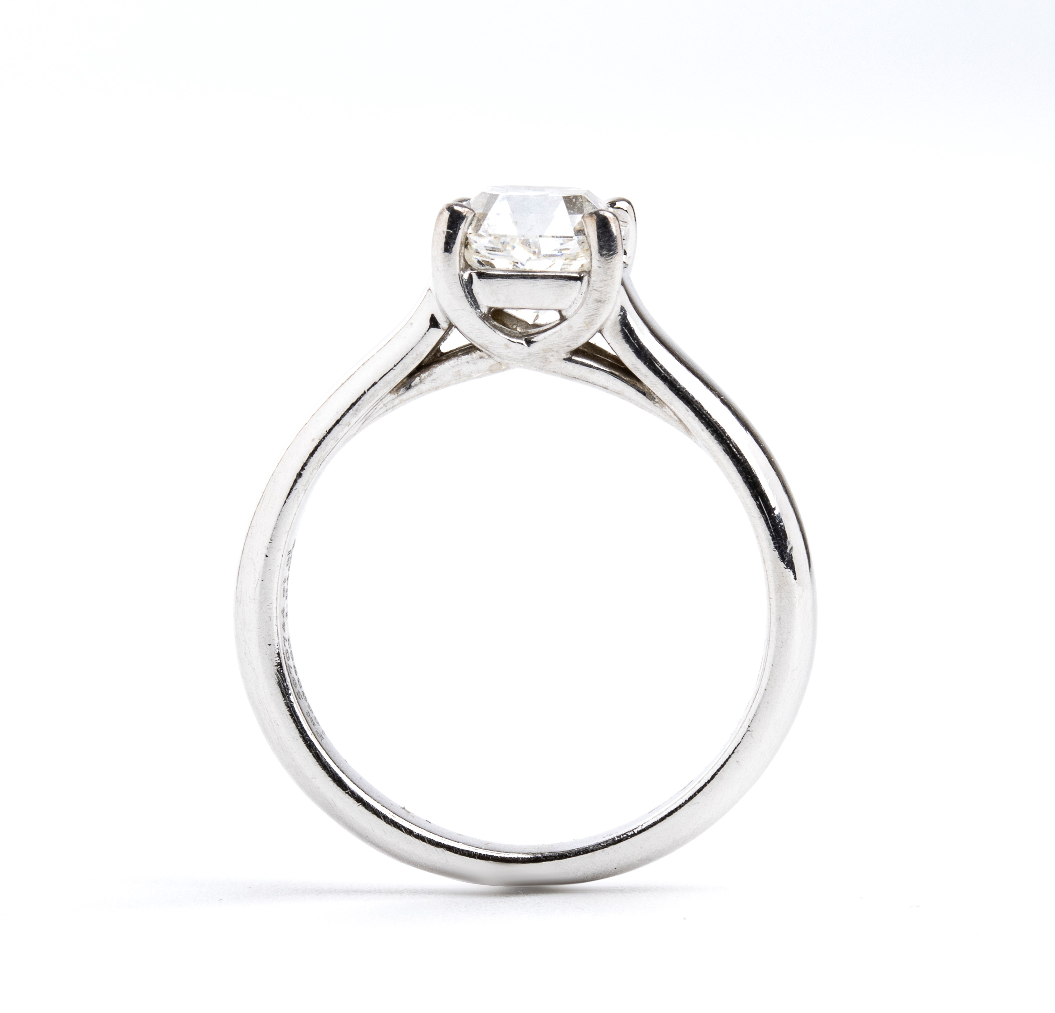 Collezione Tiffany True®, anello in platino con diamante