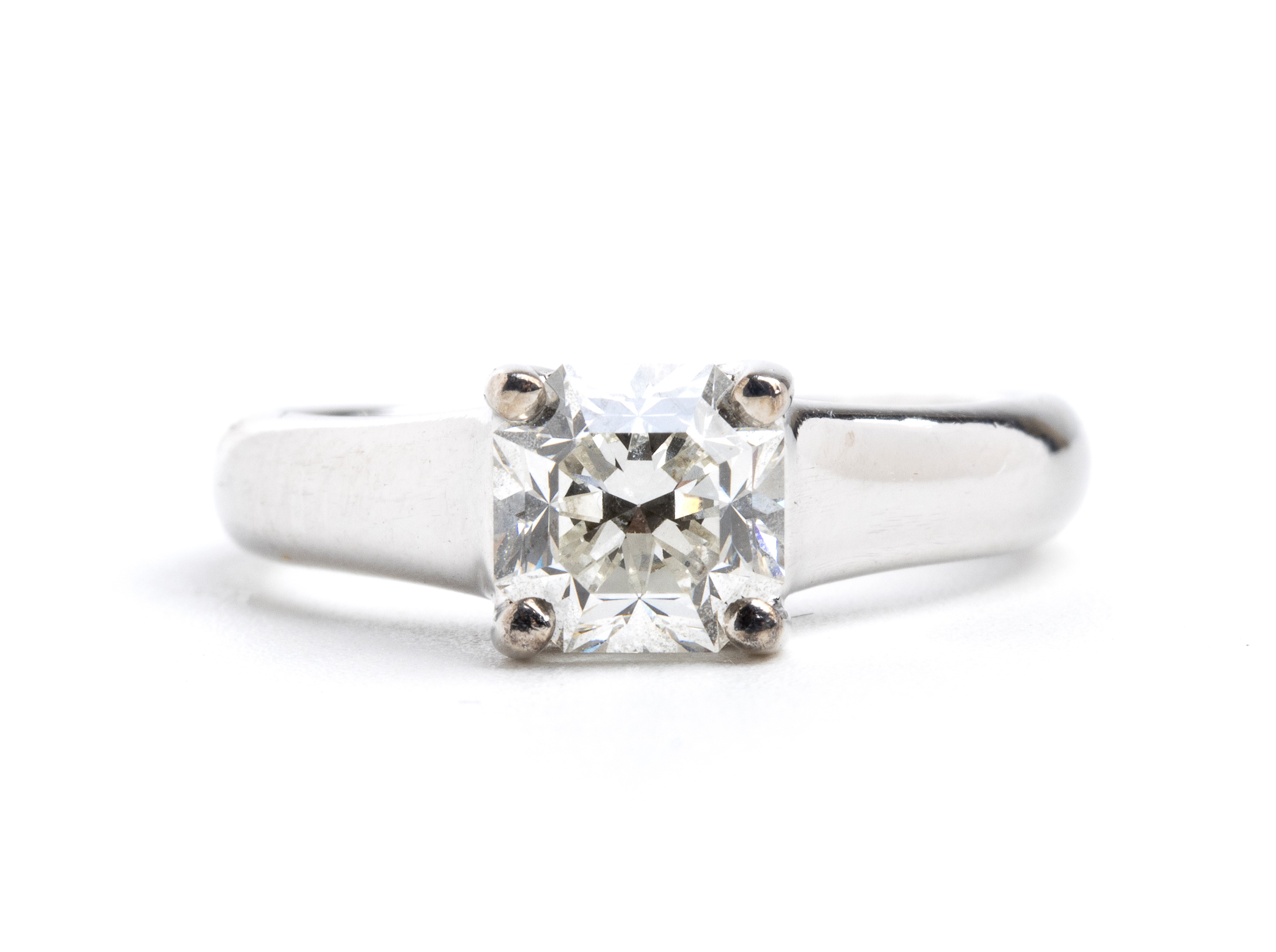 Collezione Tiffany True®, anello in platino con diamante