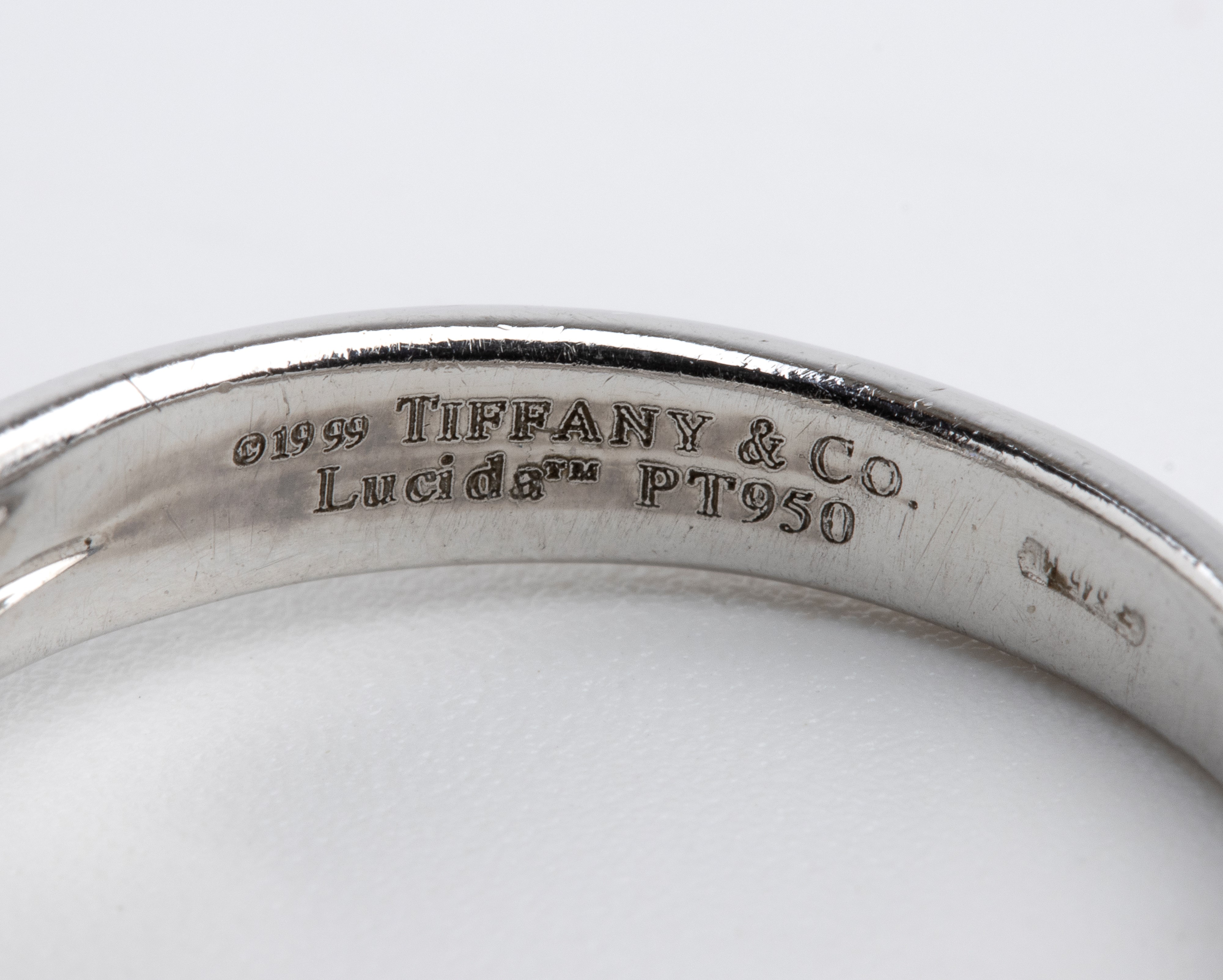 Collezione Tiffany True®, anello in platino con diamante