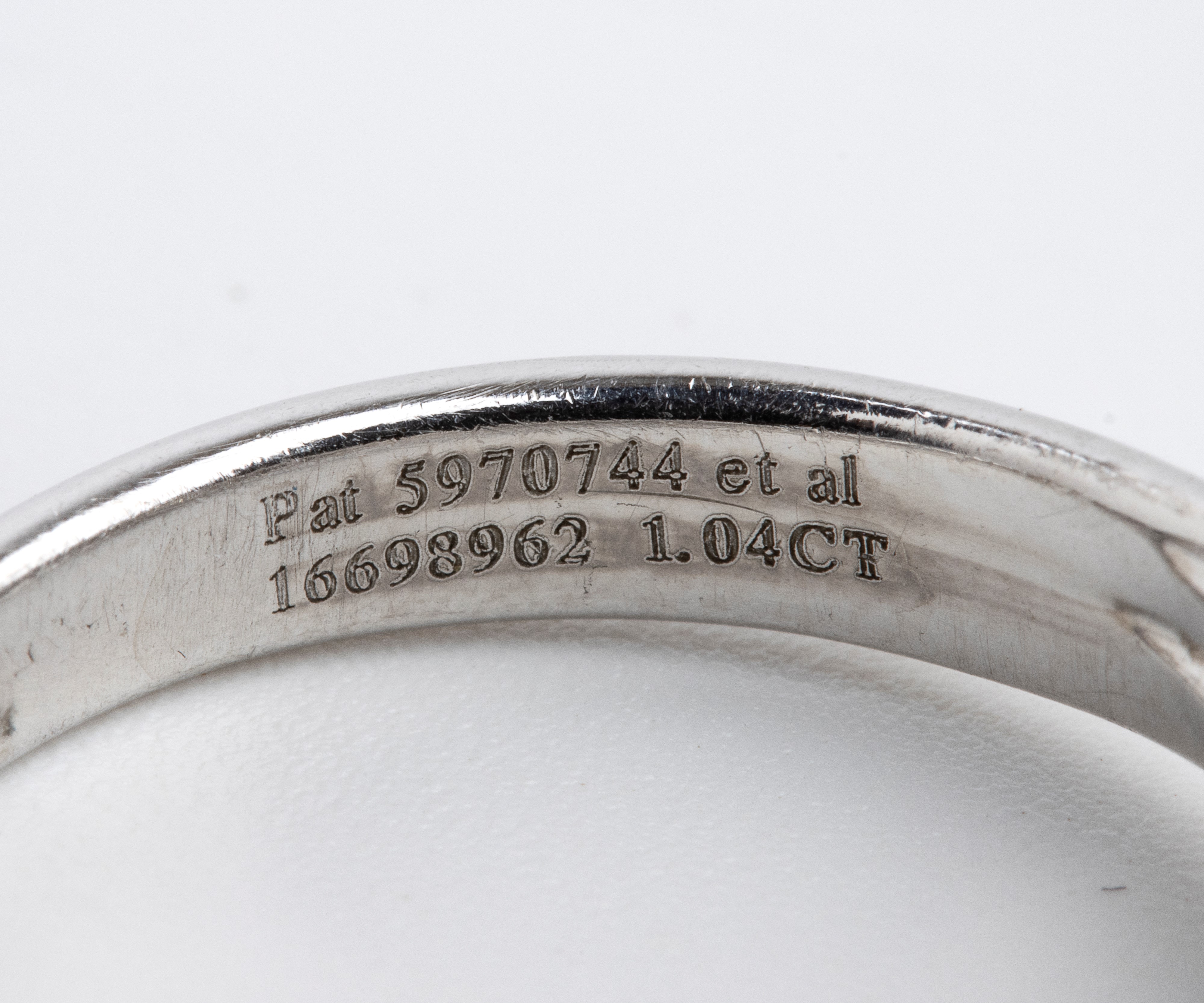 Collezione Tiffany True®, anello in platino con diamante