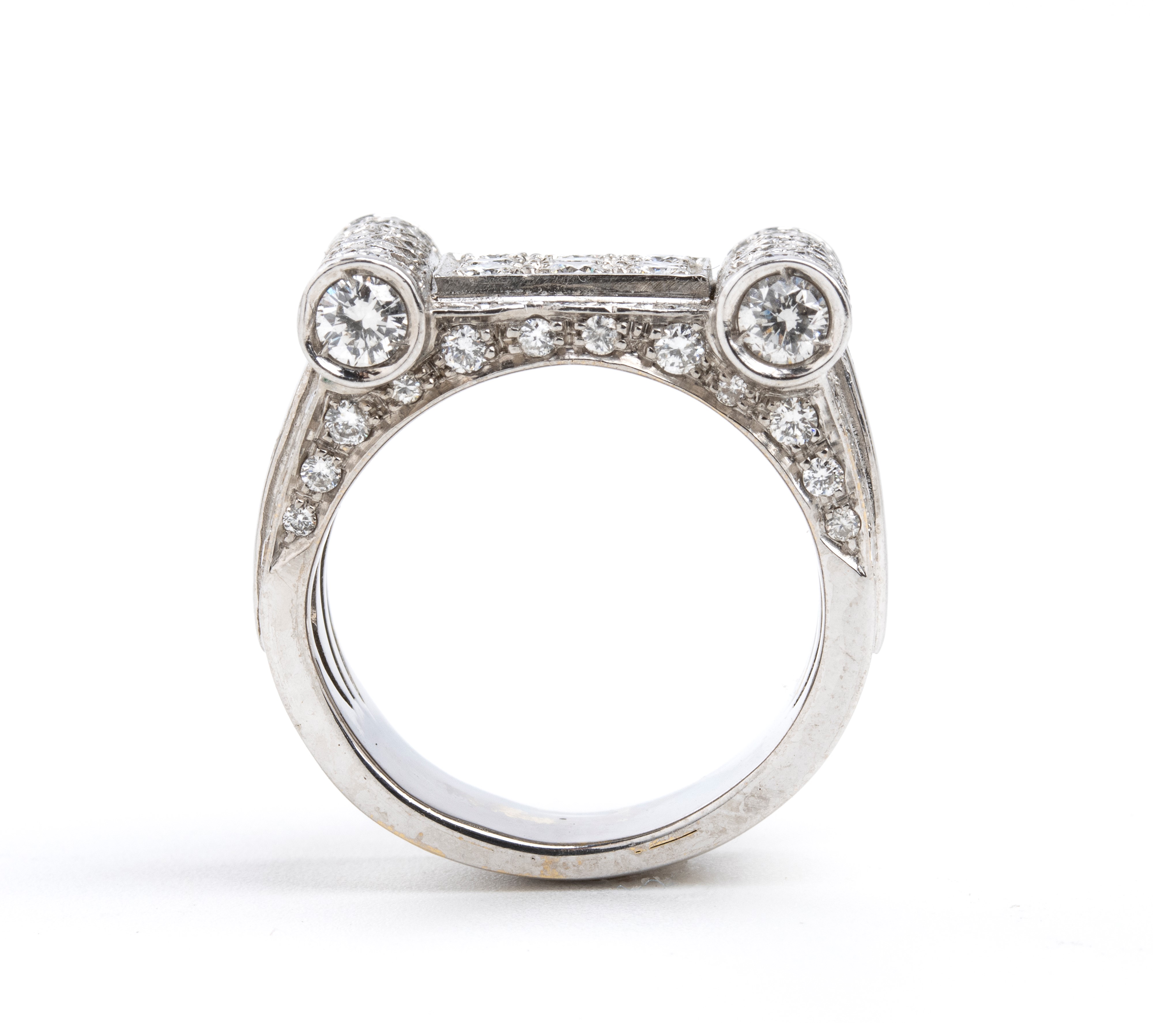 Anello in oro bianco e diamanti