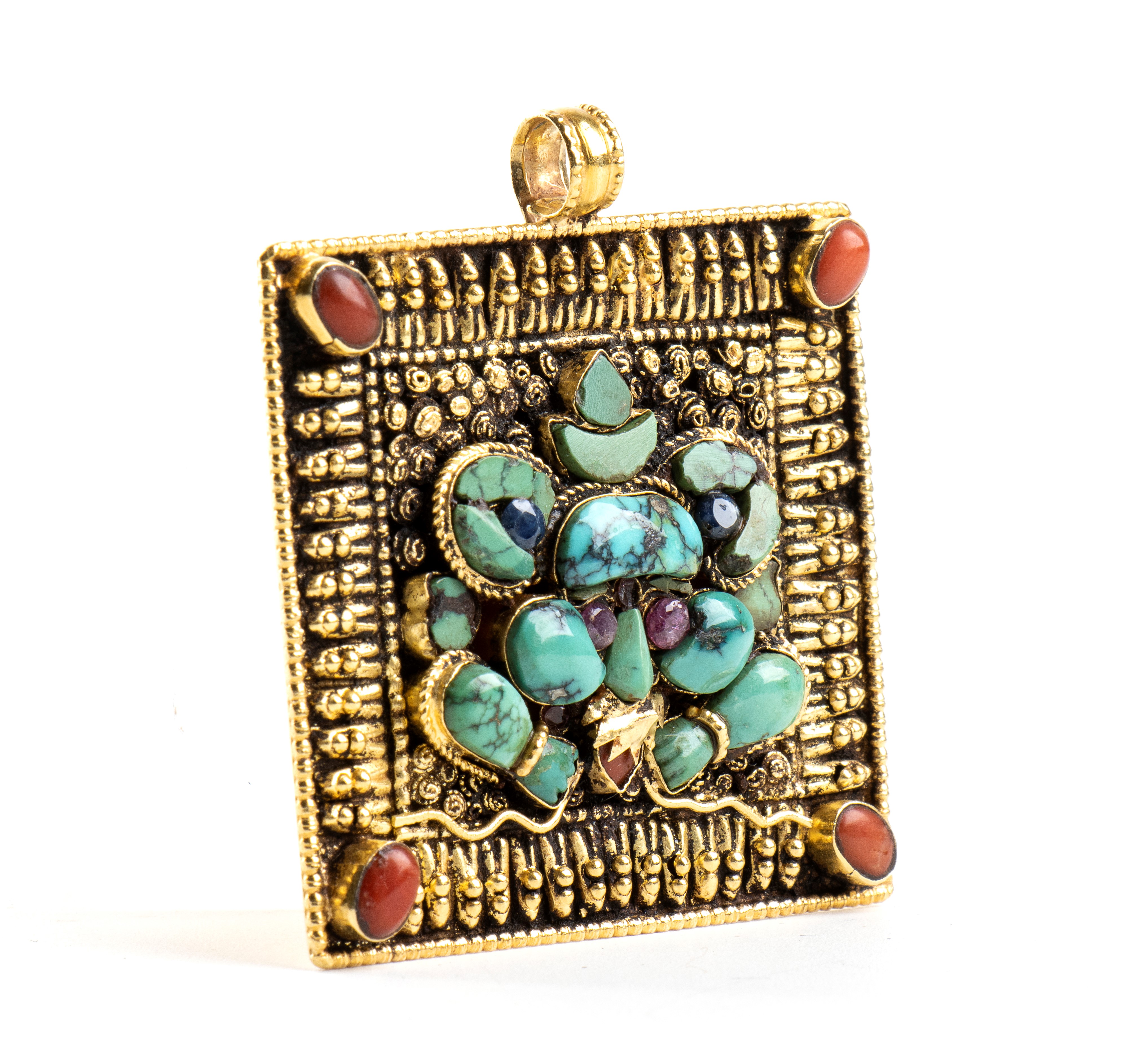 Pendente in oro e inserti in corallo e turchesi