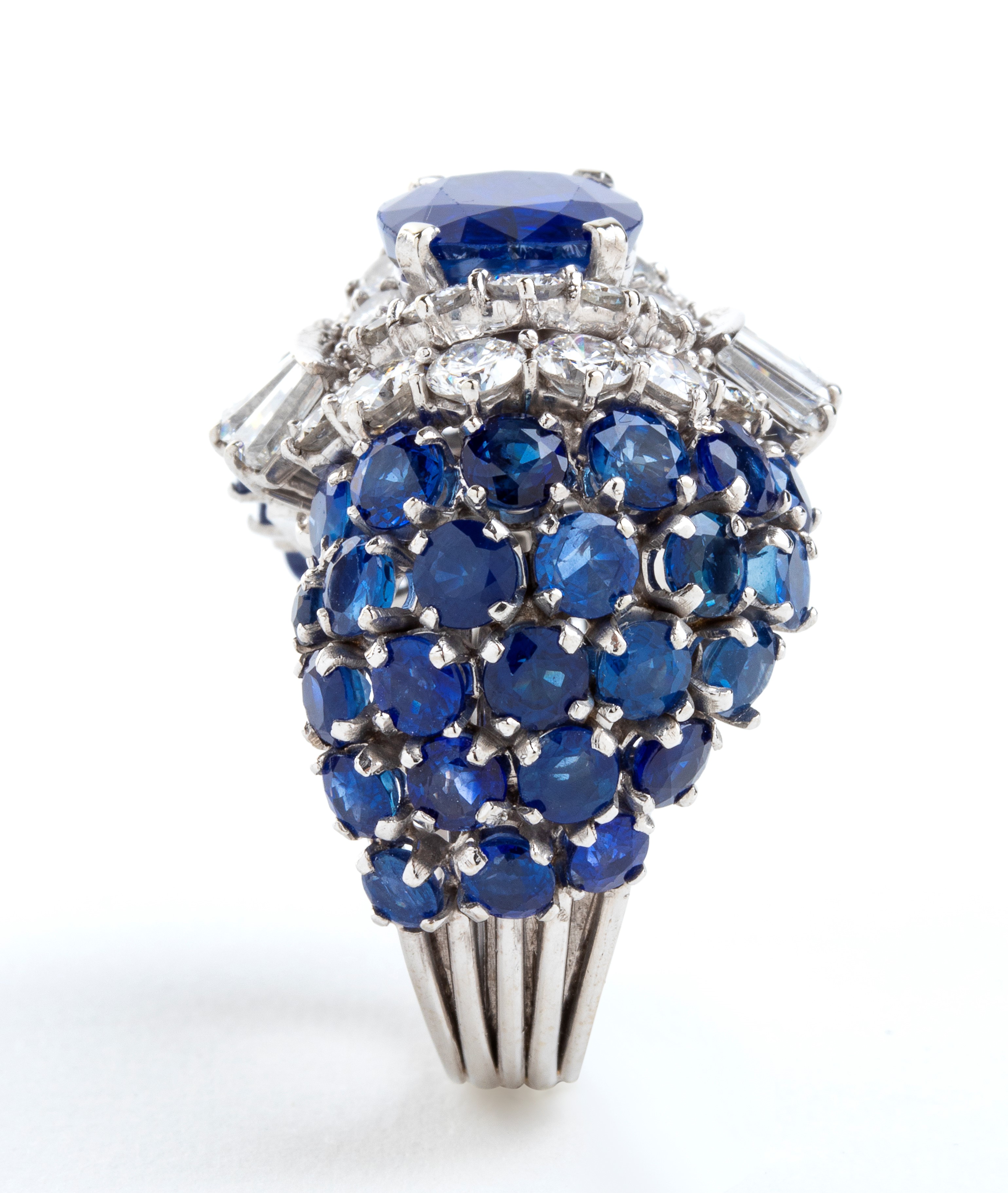 Anello a fascia in oro con zaffiro Burma e diamanti