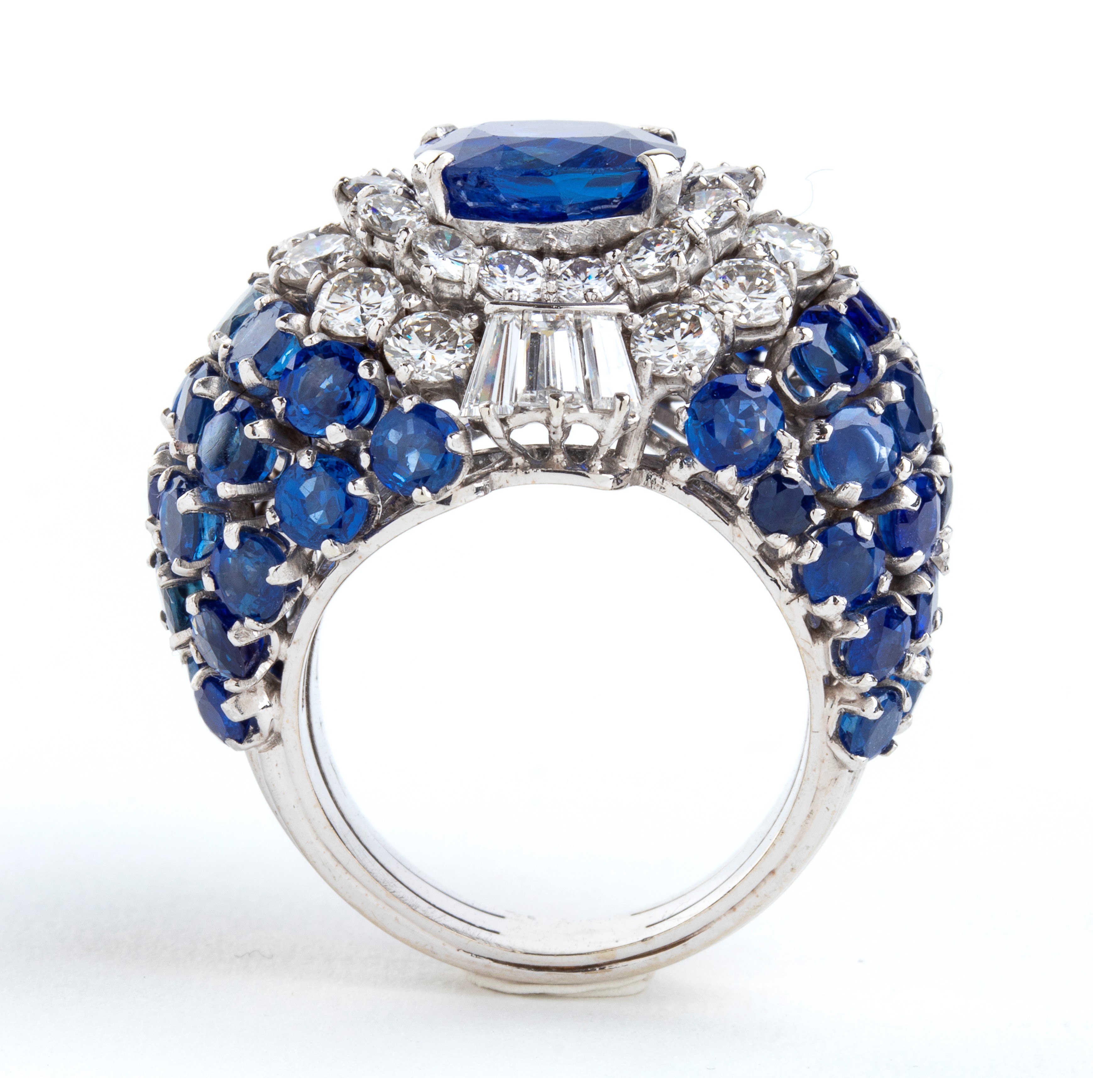 Anello a fascia in oro con zaffiro Burma e diamanti