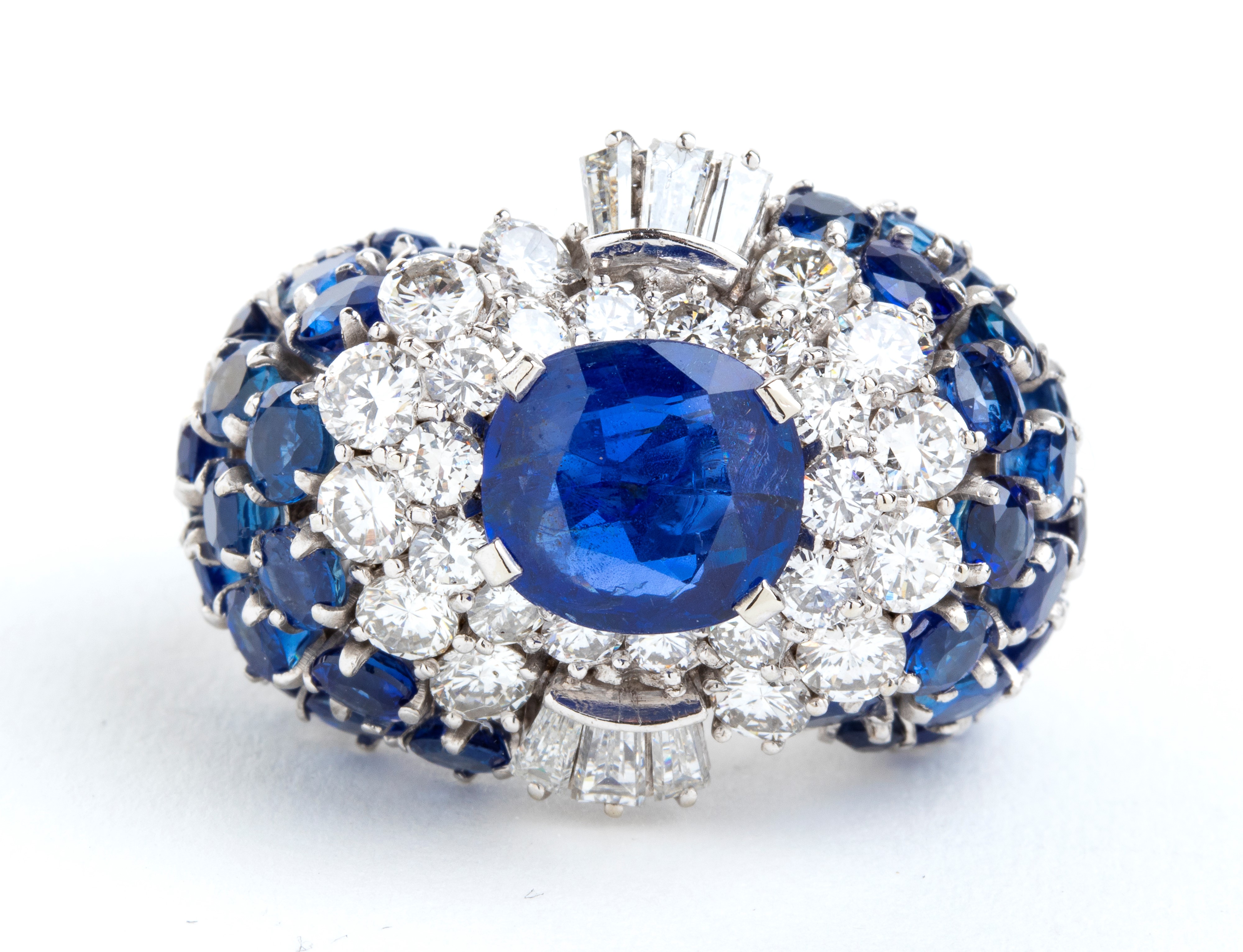 Anello a fascia in oro con zaffiro Burma e diamanti