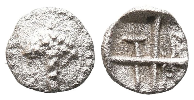 Macedon, Tragilos, Hemiobolo in argento (c. 450-400 a.C.), grappolo d’uva