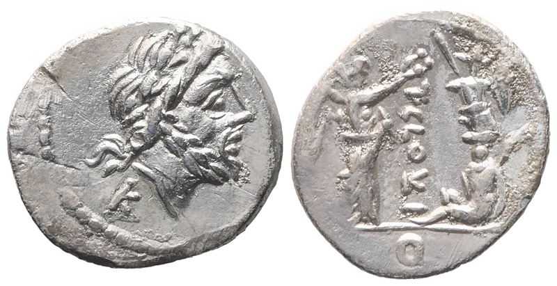 T. Cloulius (or Cloelius), Quinarius, 98 Bc; Ar (1,64 G; 16 MM; 8 H)