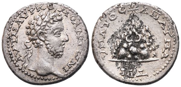 Commodus (177-192), Didrachm, Caesarea Cappadociae, 183-185; AR (4,37 g; 19,5 mm; 12 h)